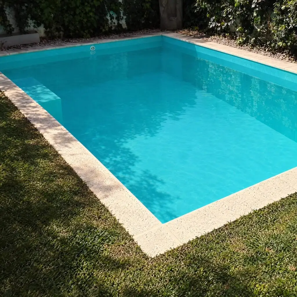 Piscina terminada con Micro Summer color Caribe